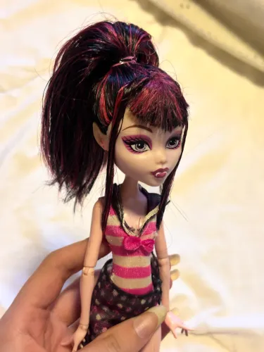 monster high - draculaura skull shores