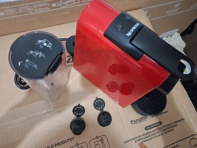 Cafeteira de cápsula nespresso essenza mini com cápsulas reutilizáveis