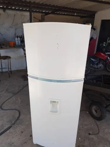 Geladeira Consul 480 litros funcionando perfeitamente, Dispenser na porta. 