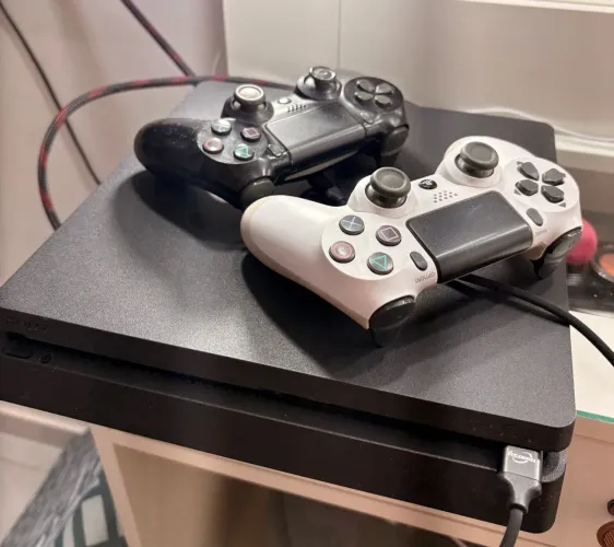 PlayStation 4 slim 1TB