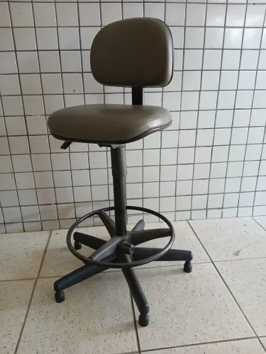 Cadeira giratoria de balcão