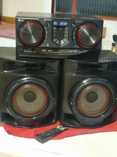 Troco ou vendo som lg bluetooth potente em estado de novo