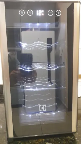 Adega de vinho Electrolux nova sem uso 