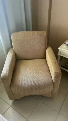 Poltrona Individual Clássica Bege Escuro com Rodinhas