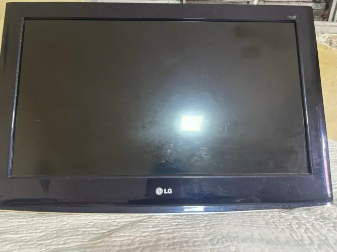 TV LG 32 Polegadas 32LH35F(Com suporte pra colocar na parede)