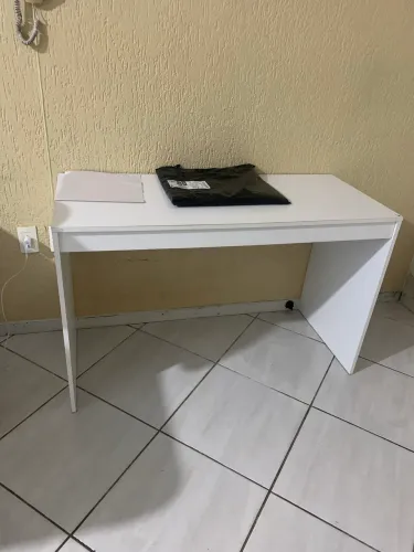 Cômoda e mesa de estudo
