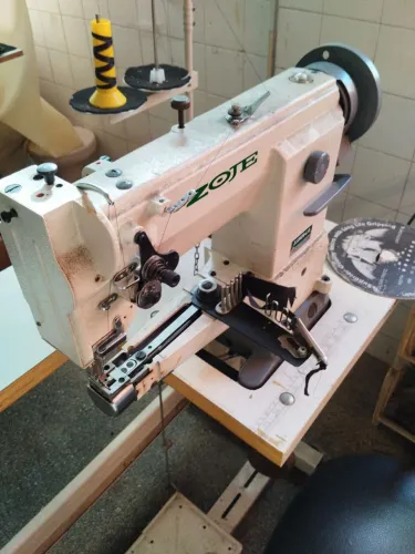 Máquina de Costura Braço Longo 