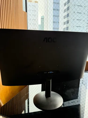 Monitor AOC semi novo 22?