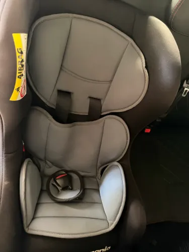 Cadeirinha infantil para automóvel