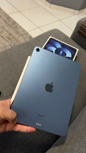 iPad Air 5ª geração + Pencil 2ªgeração.