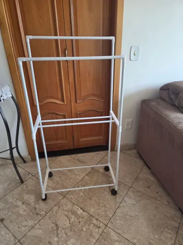 Arara de Roupa Branca 1metro altura  x 60cm largura 