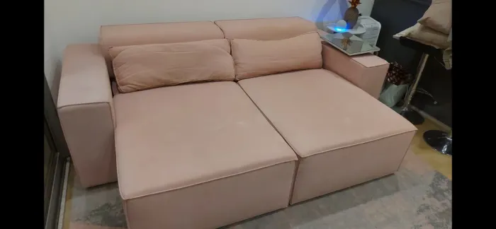 Sofá planejado em linho rosa - retrátil e reclinável