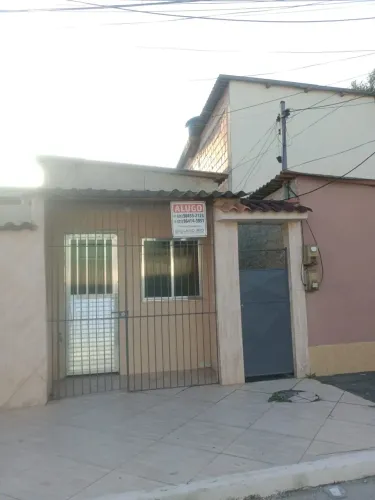 ALUGO EXCELENTE QUITINETE NA RUA 08 POR R$ 600,00.