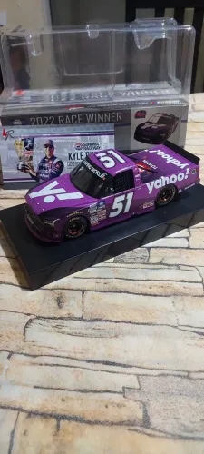 Miniatura Nascar Kyle Busch 