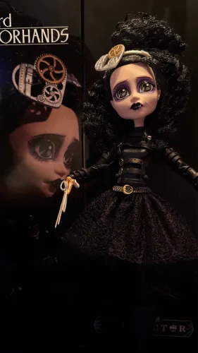 Edward mãos de tesouras - Monster High Skullector