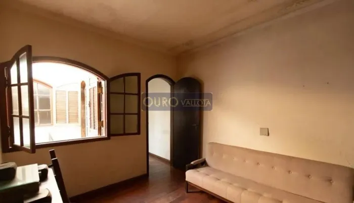 Casa espaçosa de 184 m² com 6 dormitórios e 4 vagas no Tatuapé