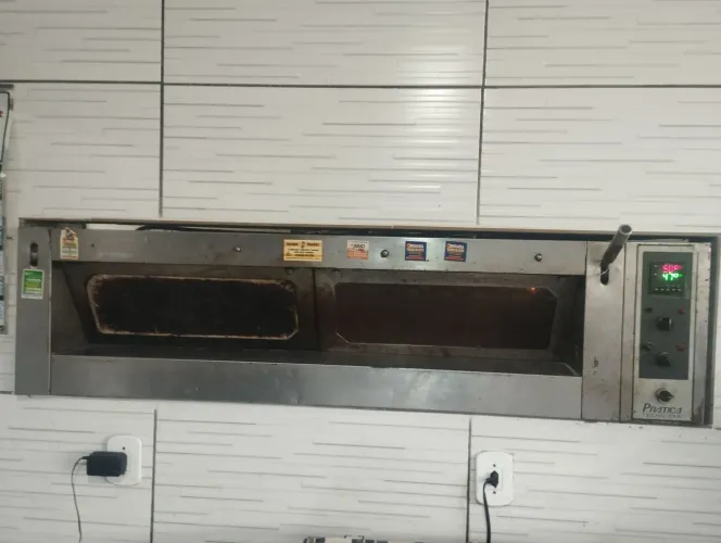 Forno de lastro prática 4 assadeira em excelente estado
