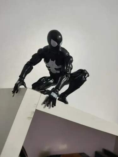 vendo action figure do Homem-Aranha simbionte/black suit da Hasbro (bootleg)