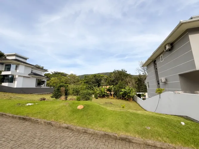 Terreno à venda em Santo Antônio de Lisboa