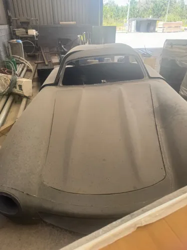 Vende-se carcaça 100% em fibra de vidro Modelo 300 SL