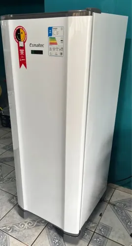 Geladeira esmaltec