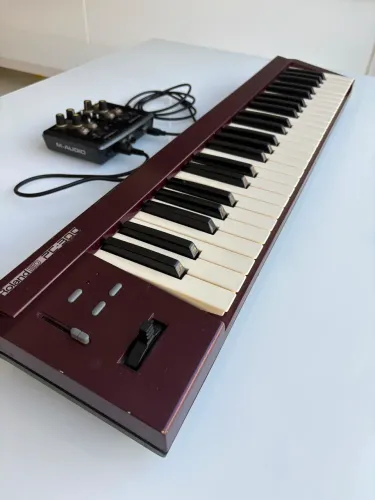 Roland PC-300 + Interface M-audio (Controlador Mid)