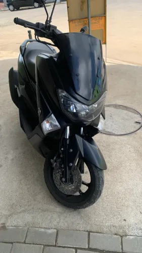 NMAX 160 preta