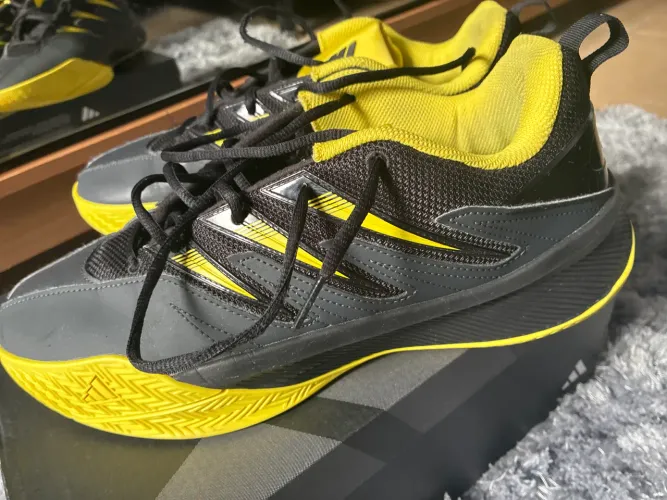 Tenis de basquete Adidas Dame Certified 3