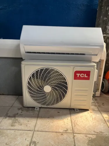 Ar condicionado split 9.000 btus da marca TCL semi novo