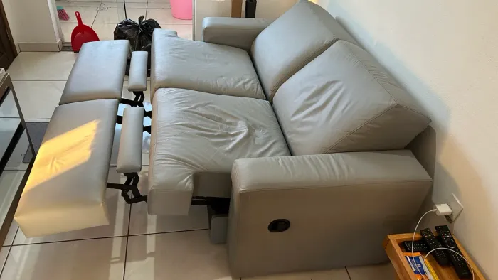 Sofá 2 lugares retrátil e reclinável 170cm x 95cm