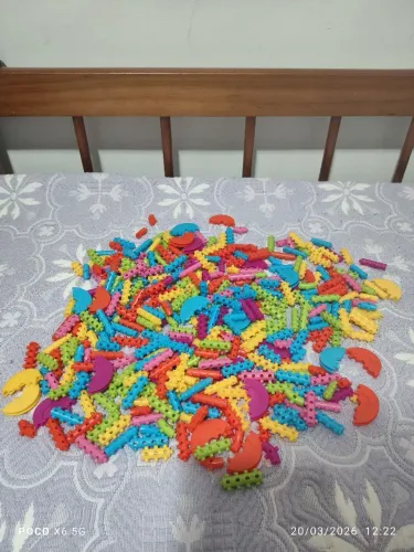 Brinquedo de montar pinos coloridos  encantados com diversas formas 408 peças