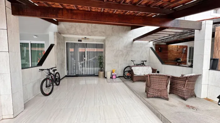 Vendo casa reformada 2/4 no condomínio Volare