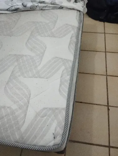 Colchão casal, com base , ótimas condições 