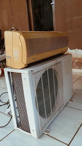 VENDO AR CONDICIONADO 12000 BTUS, FUNCIONANDO PERFEITAMENTE