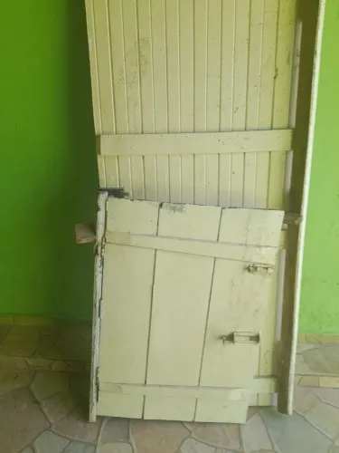 Porta e Janela de Madeira