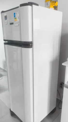 Geladeira/Refrigerador 277l Branco Com Degelo Manual E Compressor Inverter - Esmaltec 220V