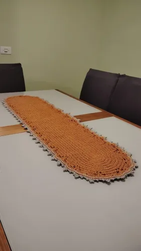 Toalha de Mesa Marrom de Crochê