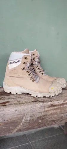 BOTA Caterpillar 43