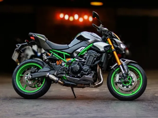 KAWASAKI Z 900 R EDITION