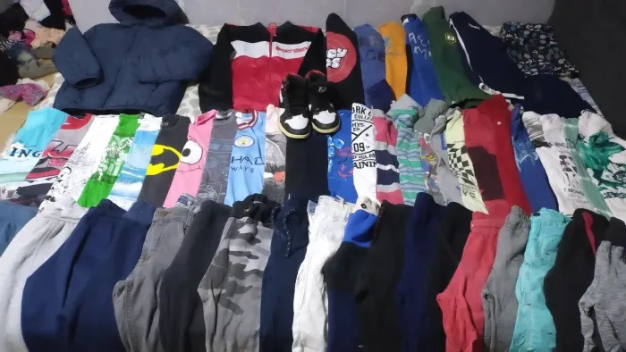 Lote de roupas de menino veste 10 até 12 anos com 54 peças