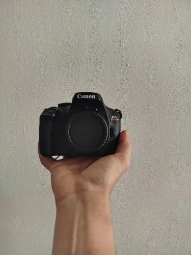 Vendo câmera Canon EOS Rebel T100