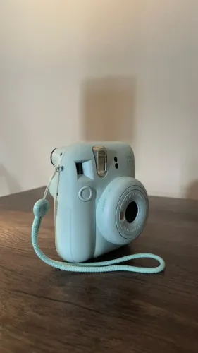 Camera Fujifilm Instax Mini 12 + Bolsa + 1 fIlme com 10 fotos