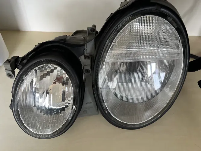 Farol esquerdo original Mercedes-Benz CLK W208 (C208/A208) com Xenon original OEM Hella.