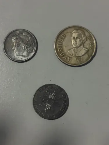 Lote com 3 Moedas Antigas do Uruguai (Coleção / Numismática)