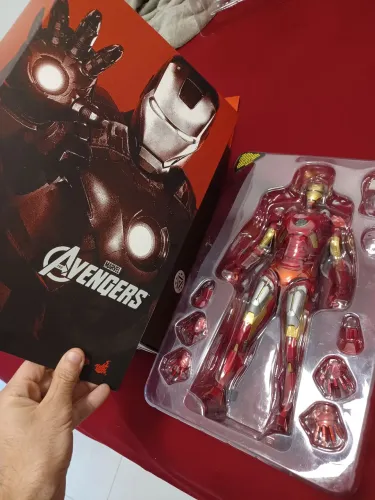 Hot toy iron man vll
