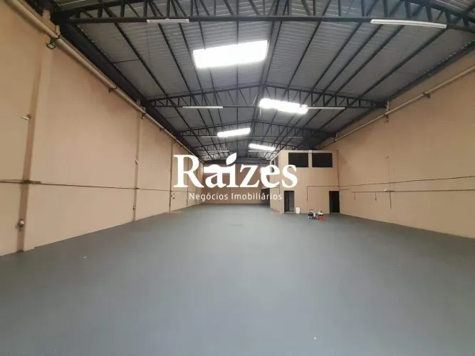 Galpão Comercial para Locação no Bairro Custódio Pereira com 600 m² - em Uberlândia
