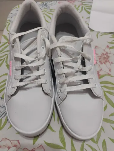 Sapato casual feminino . Super transado para dia a dia. Branco com rosa excelente material