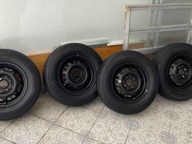 Rodas de ferro aro 13 com 4 pneus (meia vida)