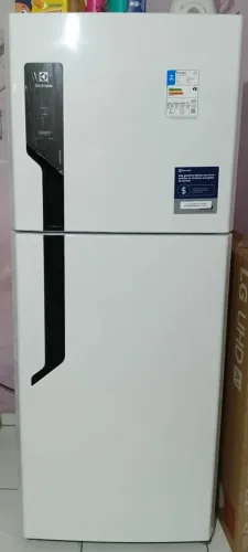 Vendo geladeira Electrolux 432L frost free 110v , com garantia nota fiscal entrego