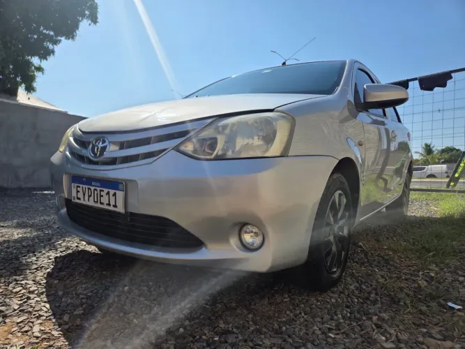 Toyota Etios X 1.3 Flex 16V 5P Mec. 2014